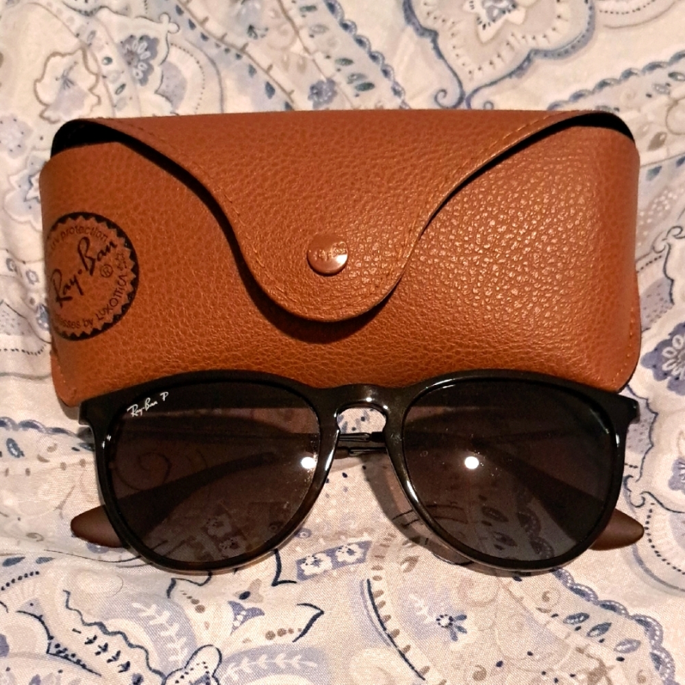Ray-Ban Black Sunglasses with Tan Case